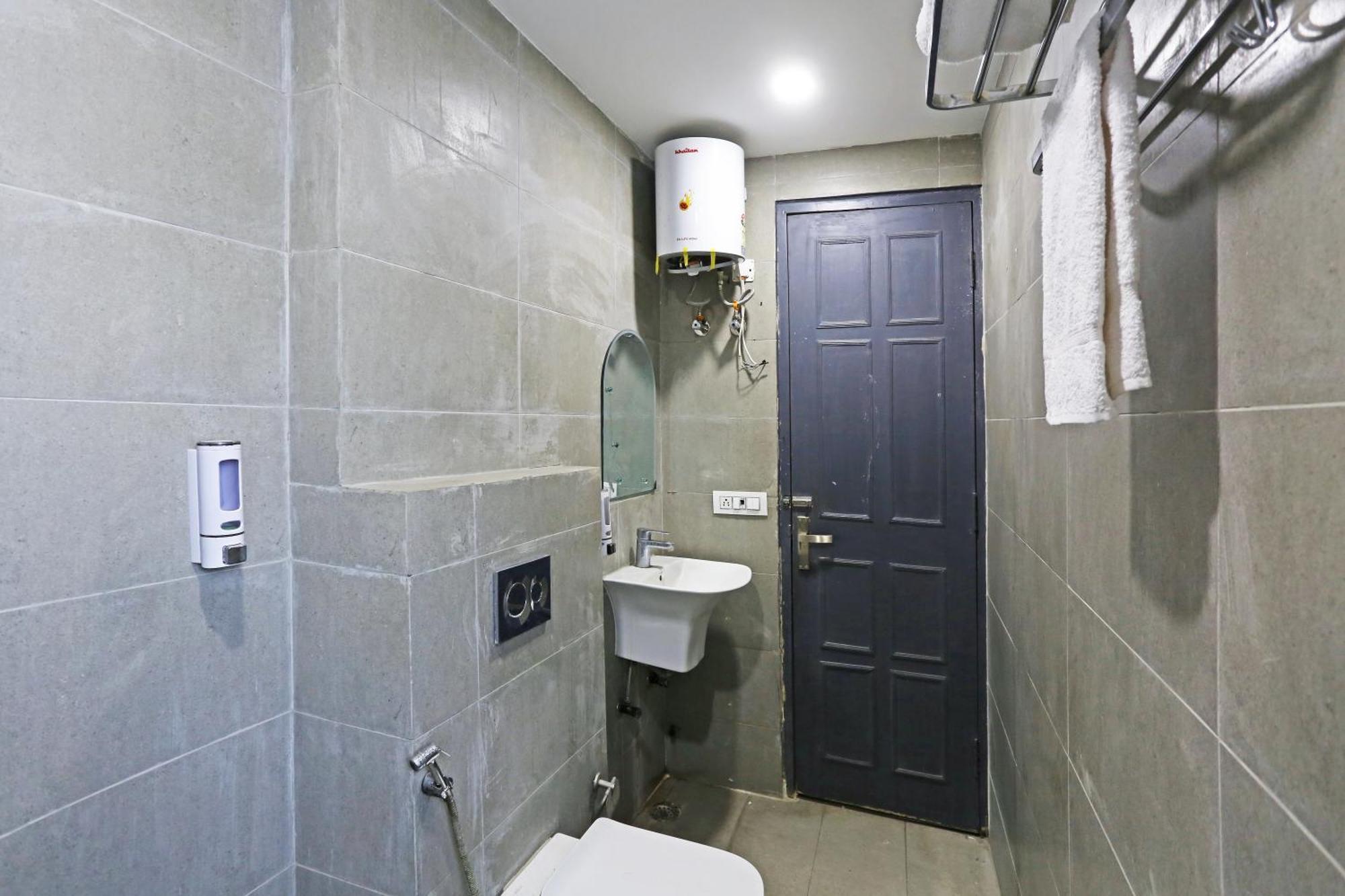 Hotel Twamev Residency Uttam Nagar Couple Friendly Дели Экстерьер фото